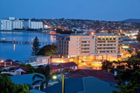 Port Lincoln Hotel Отели в г. Порт-Линкольн