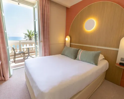 Hôtel Vacances Bleues Balmoral Hotels in Menton
