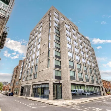 Premier Inn Dublin City Centre (Gloucester Street South) Отели рядом с достопримечательностью «Памятник Дублинская игла»