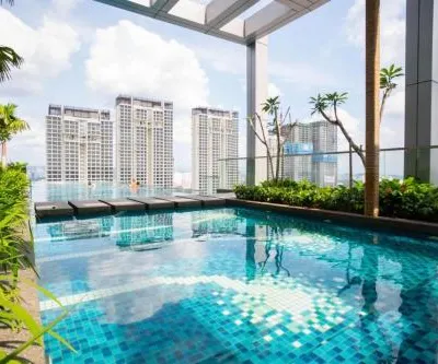 Revo Entire Suite Pavillion Bukit Jalil by TROFF Z Residence周辺のホテル