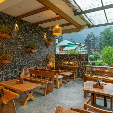 The Social Stays Kasol