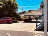 Vino Inn & Suites - parking