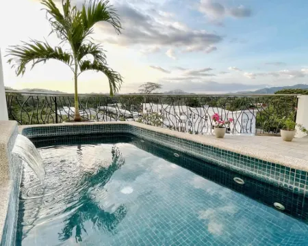 SKY PENTHOUSES 3BR 3,5 BTH - 6BR 5,5BTH at OCEANO Hoteles en Jacó