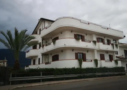 梅吉科利波索酒店