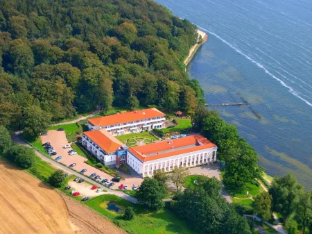 Hotel Badehaus Goor Отели в г. Путбус