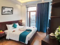 La Stella Ha Long Hotel โรงแรมใกล้Ha Binh Cruises