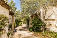 Hôtel la Tartane Saint-Tropez Các khách sạn gần Maison des Papillons