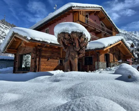 Hibou Chambres Affittacamere Cogne Hotels in Cogne