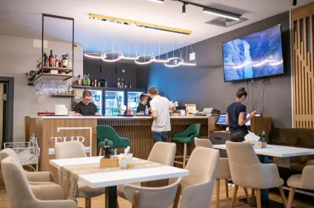 Hotel THR Center Отели в г. Baiculesti