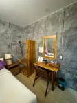 Love Room, Center Thong Sala