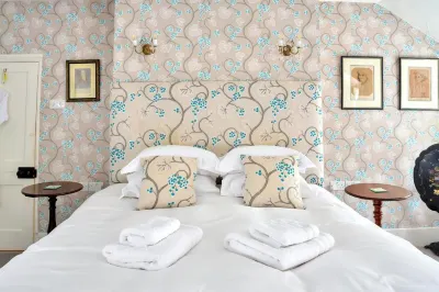 Clare Cottage Hotels near Sherborne Abbey