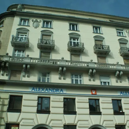 Budapest Holidays Fashion Отели рядом с достопримечательностью «Мост Эржебет»