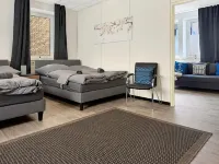 Spacious Stuttgart Group Loft with Foosball for 14 Guests - Condos