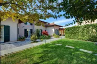La Rosa Gialla Bio Apartments & Rooms Hotels in 