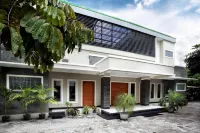 Syariah Arini Hotel Hotell i Purwosari