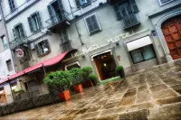 Le Petit Hotel