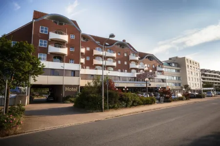 Hotel Deichgraf Отели в г. Куксхафен