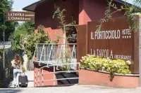 Il Porticciolo Hotels near Gemonio