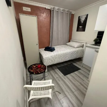 Studio - Sleeps 1 - Acton Park & Stn Close