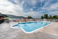 Scotty's Lakeside Resort - Beach