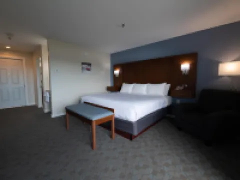 Ledges by the Bay Hotels in Knox County
