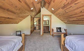 Cabin 1 Mi to Sand Valley, 1 Block to Beach