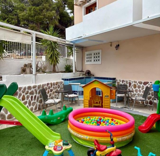 Costantonia Holiday Apartments