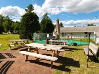 Maple Leaf Lodge Hotels in Schroon