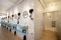 Capsule Hostel and Thai Traditional Bath Bangkok