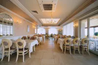 Sunny Castle Hotel - All Inclusive and Free Parking - พร้อมอาหารเช้า