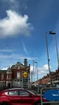 Jí Sùn Stays - Guest House with Private Ensuite Rooms and Free Parking in Liverpool - parkir
