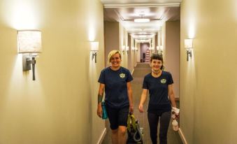 Rush Creek Lodge at Yosemite