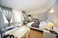 Cafe de Paris Hotel a Figeac