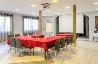 Logis Hôtels - le Pont Bernet - Hotel 2 étoiles et Restaurant Hotels in Macau