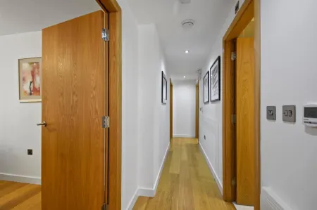 Cambric by Aeria Apartments Отели рядом с достопримечательностью «Тринити Буой Уорф»