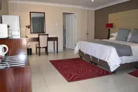 Airport Gardens Boutique Hotel - balcony