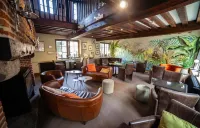 Logis Hôtel & Restaurant - les Hauts de Montreuil Hotels in Argoules