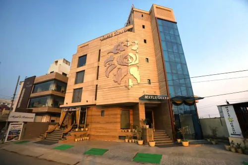 Maple Grand Hotels in Agra
