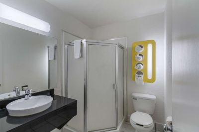 クイーンルーム(禁煙) モテール 6 オシュコシュの写真