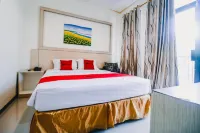 RedDoorz Plus Near Sultan Hasanuddin Airport فنادق في Biringkanaya