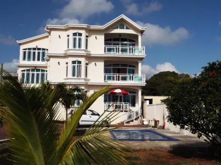 Luxor Residence Guesthouse Отели рядом с достопримечательностью «Остров Серф»