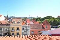 Famous Crows Lisbon Suites Hotel a Santa Maria de Belém