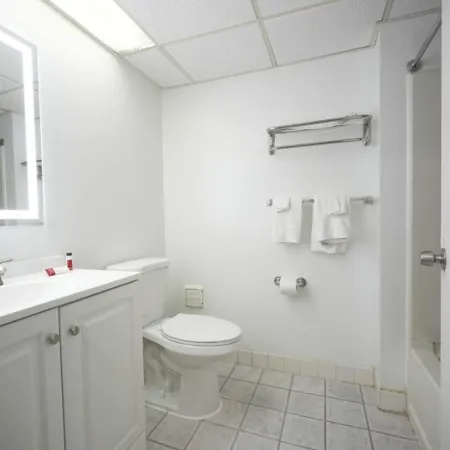 Greenwoods Inn & Suites