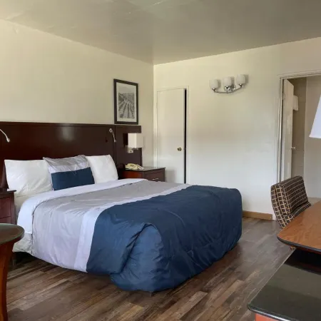 Travelers Beach Inn