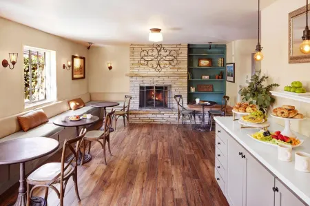 Coachman's Inn, A Four Sisters Inn