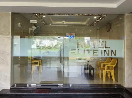 Hotel Elite Inn Отели рядом с достопримечательностью «Sri Mukeshwara Swamy Temple, Sri Kalahasti»
