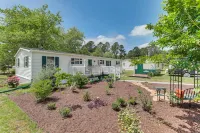 Lake Marion Home: Kayaks, Dock, Waterfront Fun!
