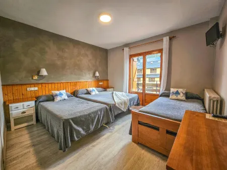 Hotel Casa Morlans 3000 Отели рядом с достопримечательностью «Формигаль»