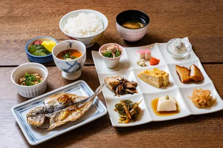 Guest House Yamatoso Отели рядом со станцией JR Usami Station