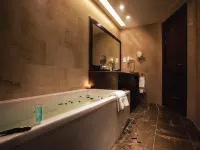 Seven Roses Hotel Hotels near Modern American School